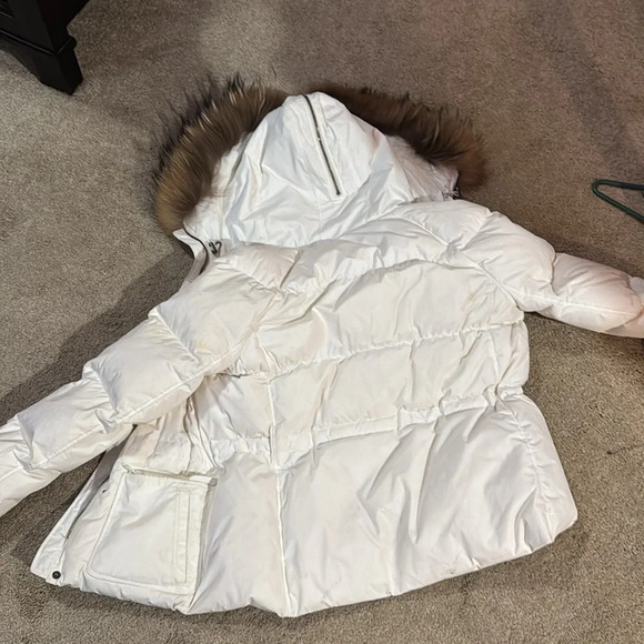 White hooded Theory puffer jacked size Medium - Picture 7 of 7